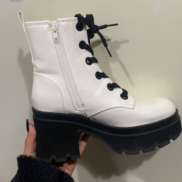 white booties - Picture 1 of 4